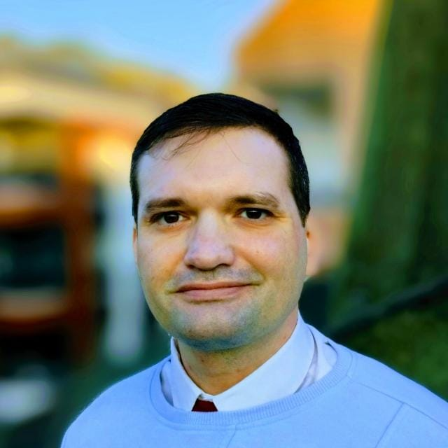 Get to know Simeon Brown, an American English teacher who is the lead teacher of the Business English for Tech Course and founder of Language Leaders. 